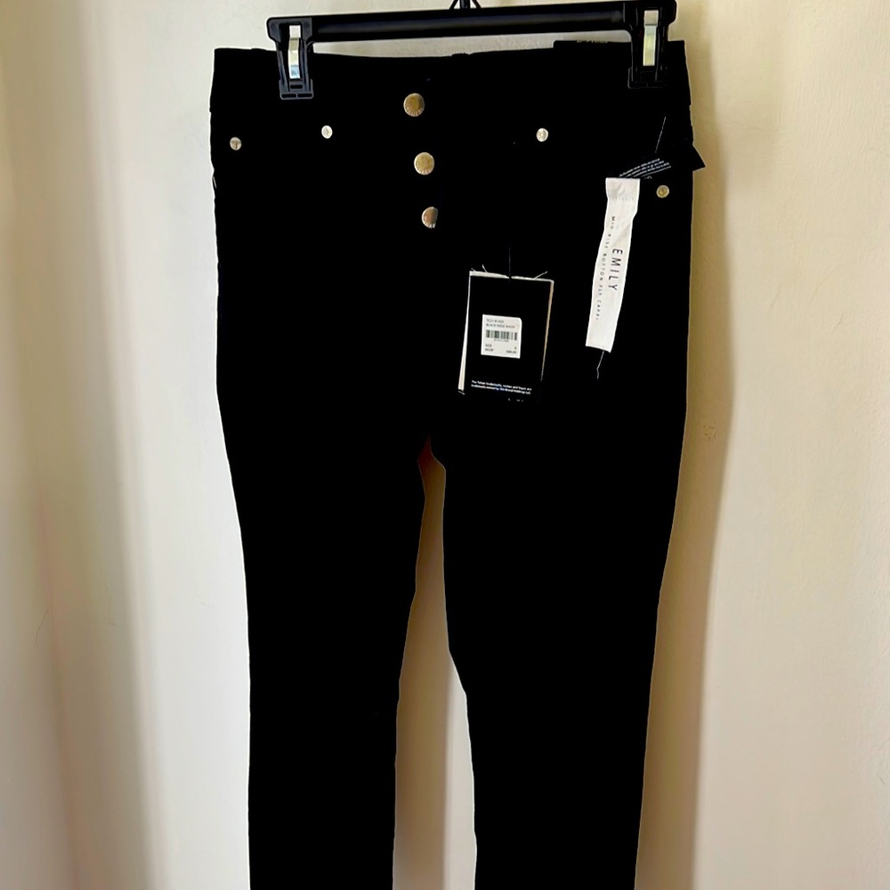 Tahari -EMILY Mid Rise button fly Black Jeans Capri Size 6